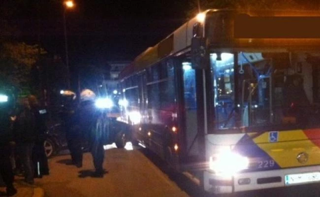 Επίθεση κουκουλοφόρων σε λεωφορείο του ΟΑΣΘ